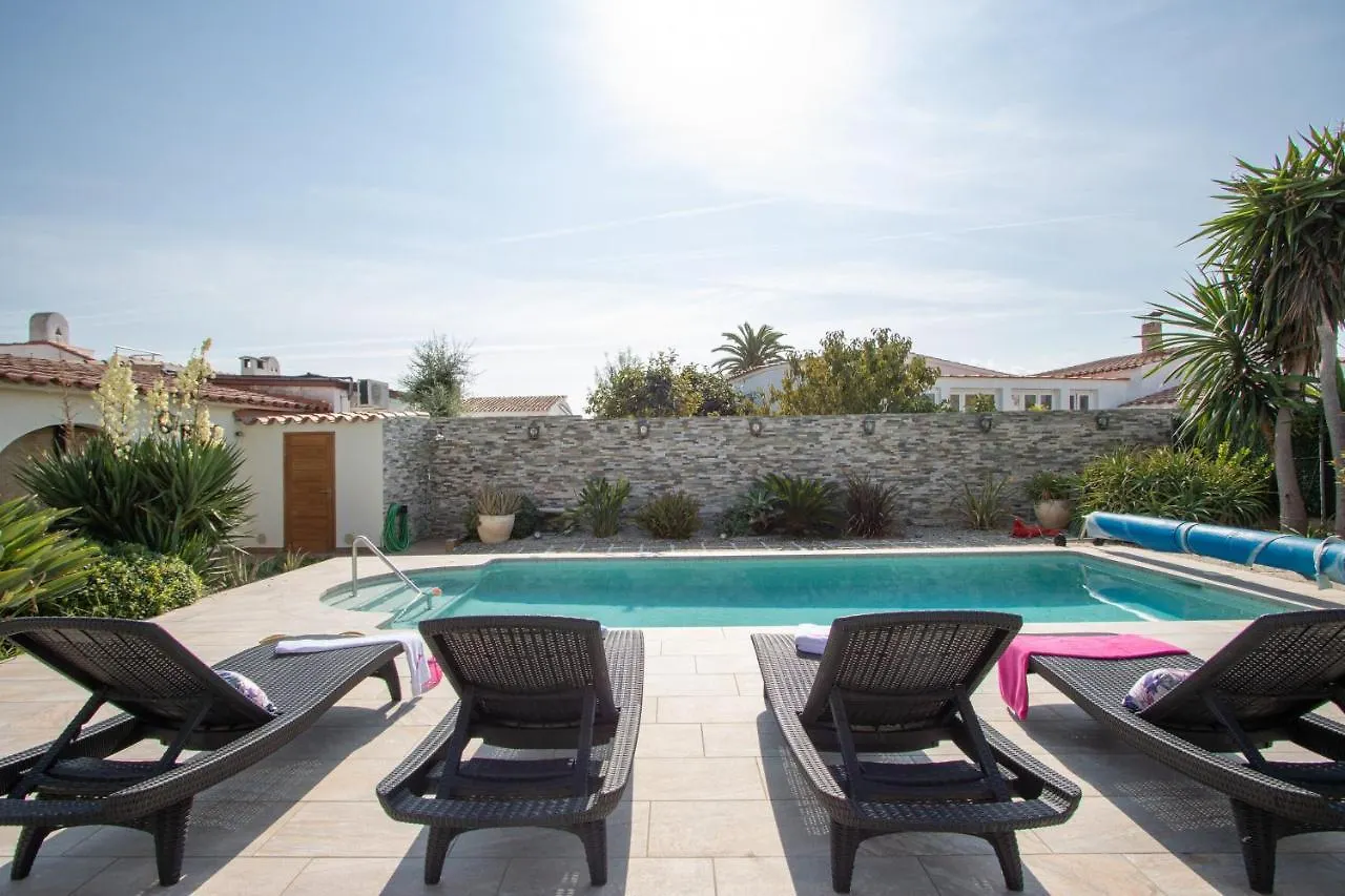 Apart-Rent Villa Alberes Empuriabrava Spain