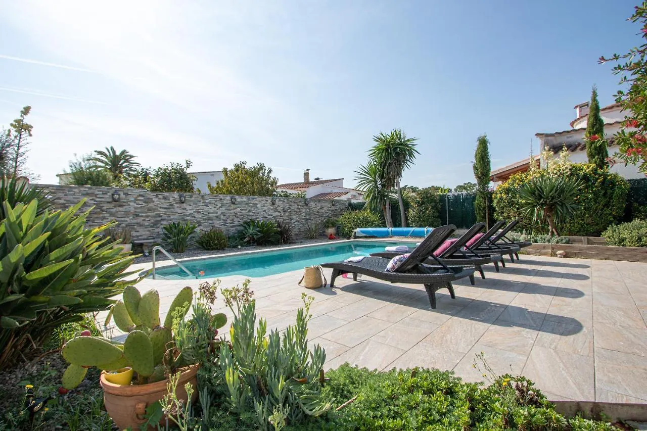 Apart-Rent Villa Alberes Empuriabrava Spain